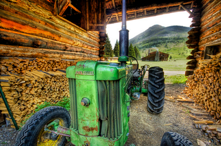 Illustration for article titled Awesome HDR Gallery Of John Deere Goodness